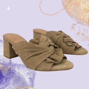 Halogen Womens Size 7M Suede Farrah Knot Top Slide Mule Sandal